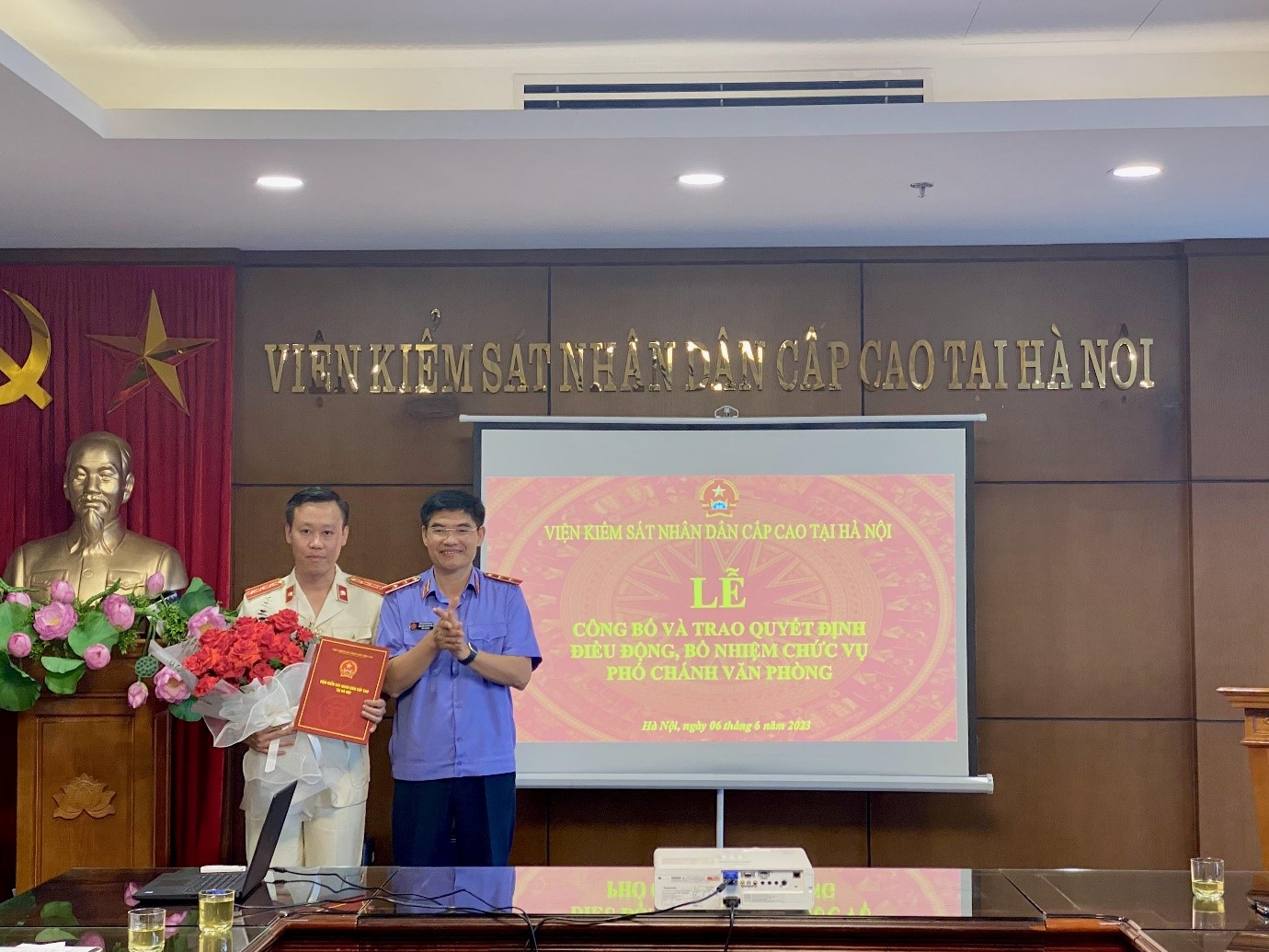 Lễ công bố và trao quyết định điều động, bổ nhiệm chức vụ Phó Chánh Văn phòng Viện kiểm sát nhân dân cấp cao tại Hà Nội.