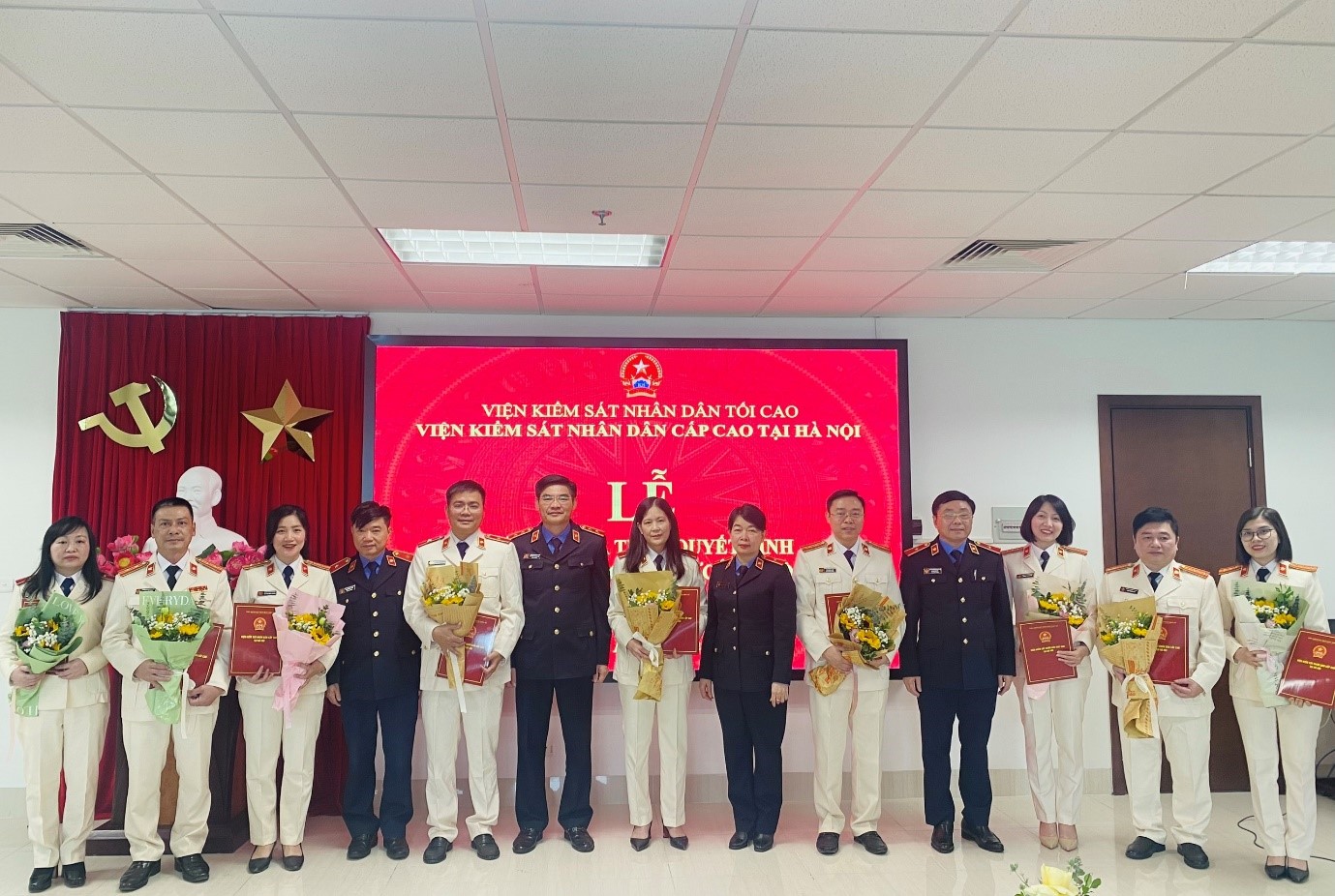 Viện kiểm sát nhân dân cấp cao tại Hà Nội tổ chức Lễ công bố và trao các quyết định về công tác tổ chức cán bộ