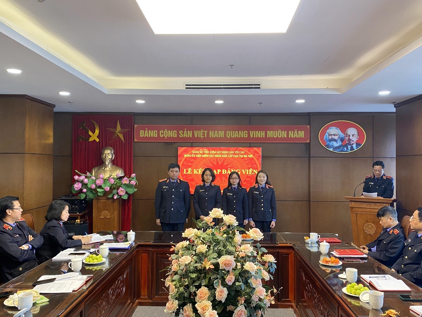 Đảng bộ Viện kiểm sát nhân dân cấp cao tại Hà Nội tổ chức lễ kết nạp Đảng viên