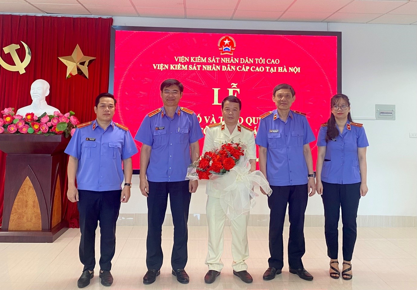 Viện kiểm sát nhân dân cấp cao tại Hà Nội tổ chức Lễ công bố và trao các quyết định về công tác cán bộ