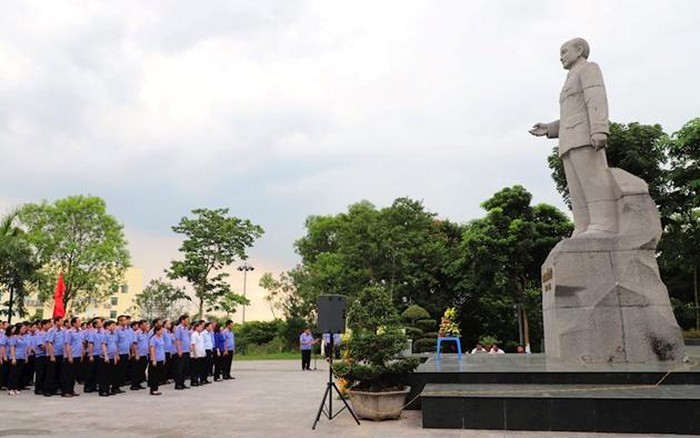 Dâng hương tưởng niệm Bác Hoàng Quốc Việt- Viện trưởng đầu tiên của Viện kiểm sát nhân dân tối cao
